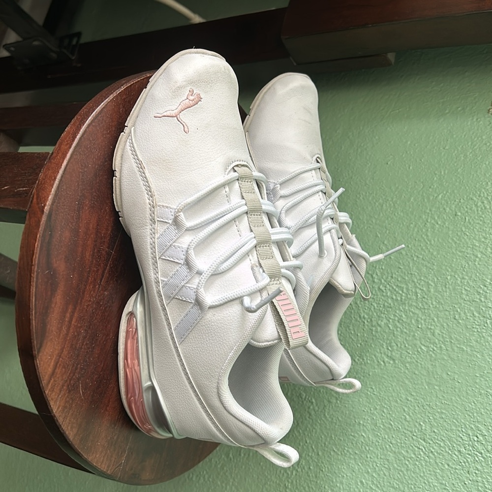 White Puma women’s sneakers, size 7